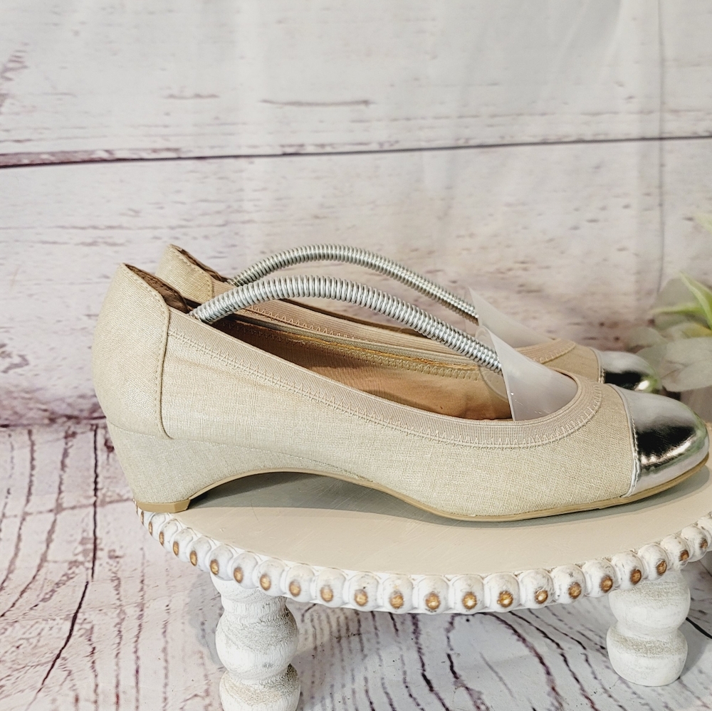 Dana Buchman DB Darby Silver  Tan/Cream Fabric Silver Capped Toe Shoe Size 8.5M - Picture 3 of 11